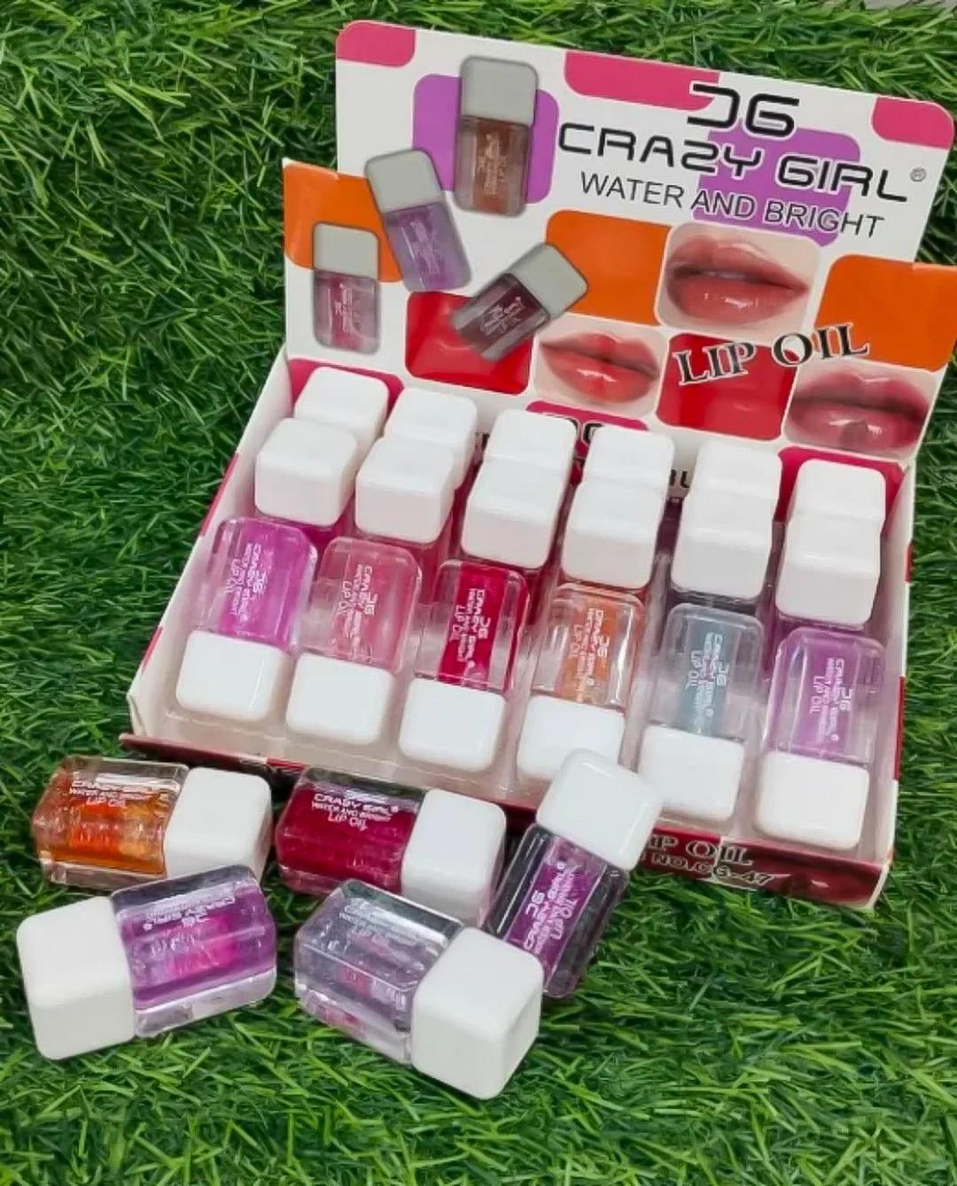 Hydrating Lip Oil with glossy finish in cherry and peach shades