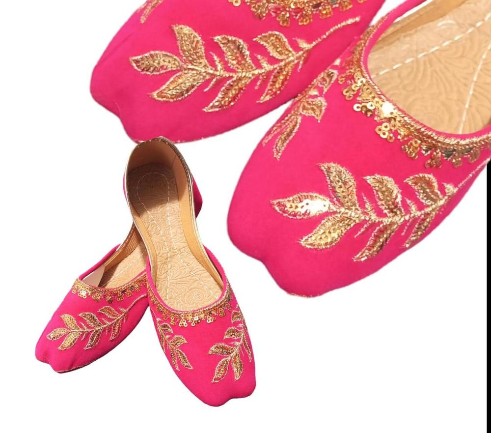Women's Velvet Fancy Embroidered Khussa