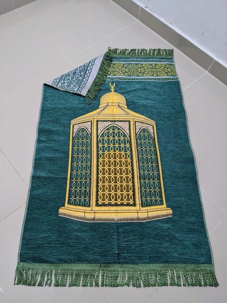 Embossed velvet prayer mat – soft, comfortable & elegant Islamic mat for Salah