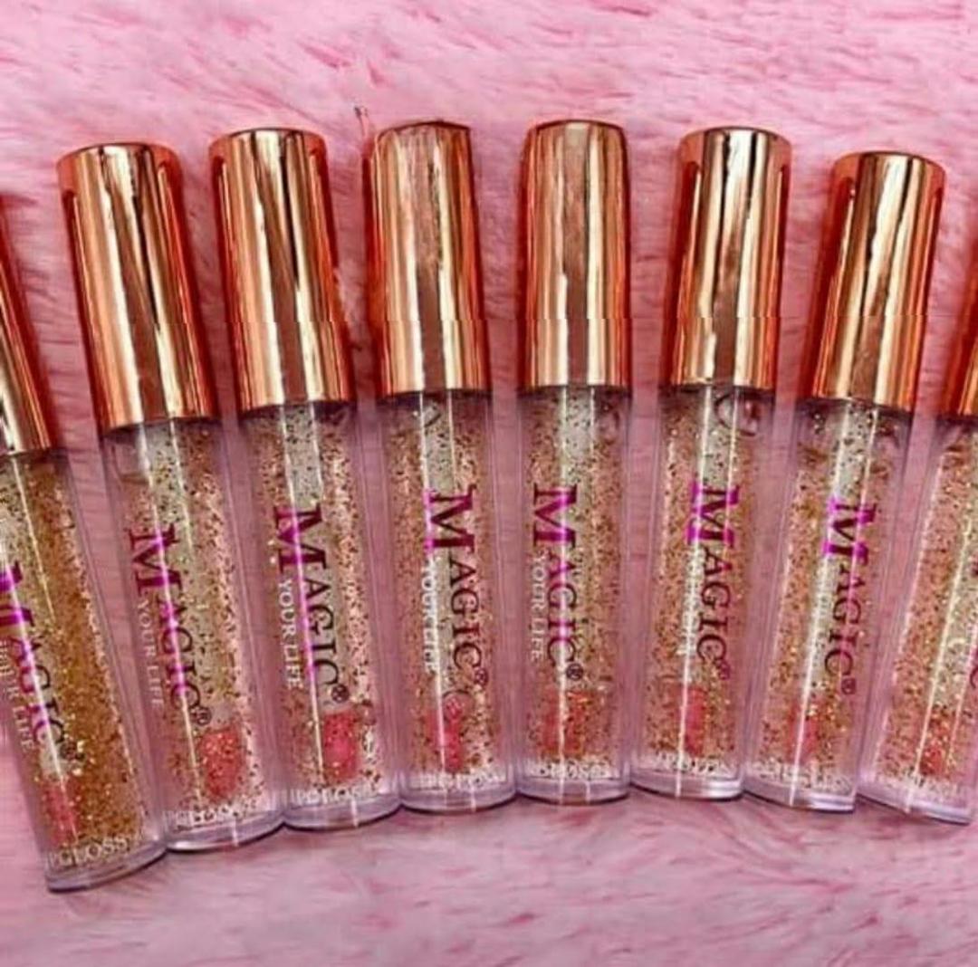 High Pigmented Multicolor Lip Gloss with bold glossy finish