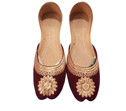 Women’s Velvet Embroidered Fancy Khussa.